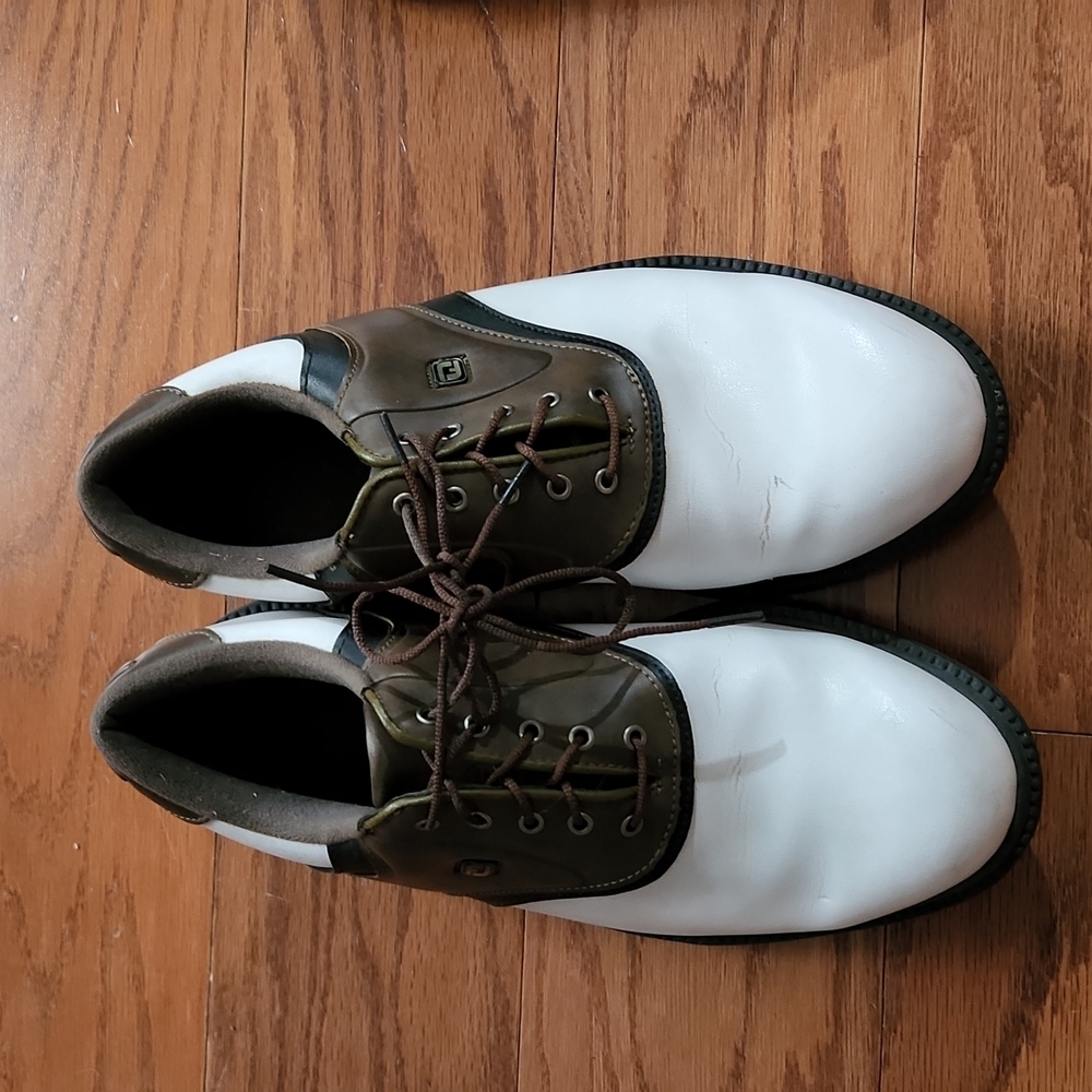 Golf shoes